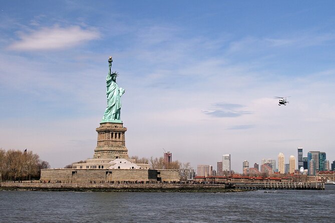 Statue of Liberty and Ellis Island Tour in Spanish - Getting value from the day: timing, lines, and group size