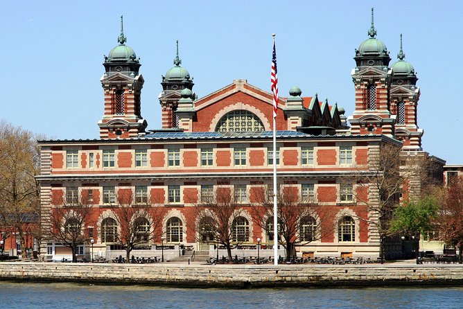Statue of Liberty and Ellis Island Tour Semi-Private 8ppl Max - The ferry to Liberty Island: Fort Wood, France, and photo angles