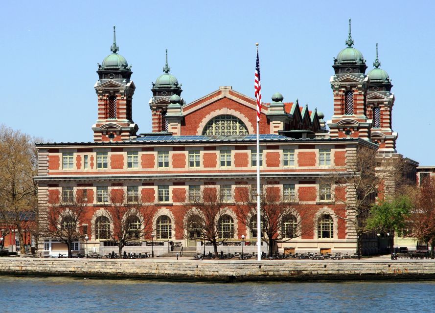 Statue of Liberty & Ellis Island - Guided Tour 8ppl Max - Battery Park City and Castle Clinton: the quick setup that makes the rest land