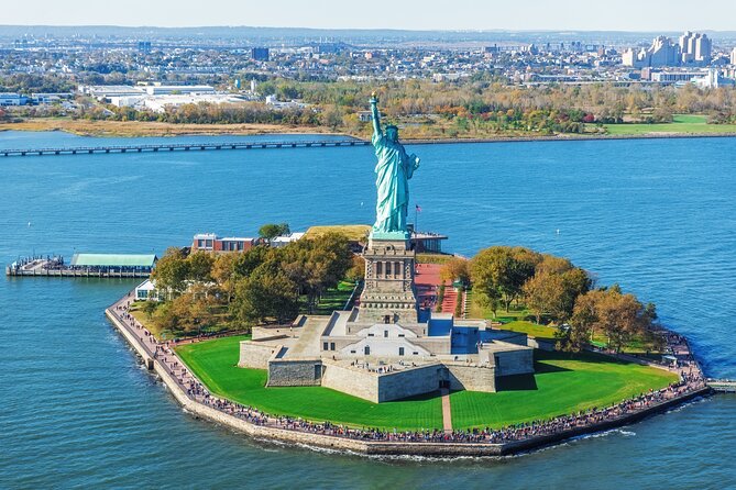 Statue of Liberty & Ellis Island Guided Tour with Ferry Transfers - Starting in Battery Park: where the harbor views begin