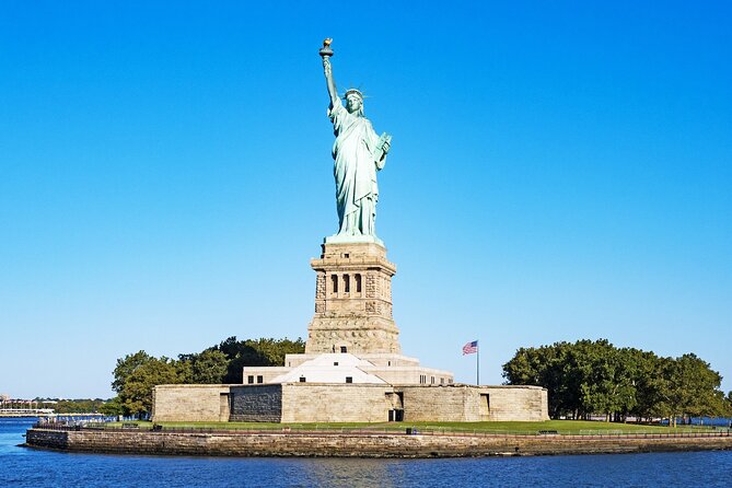 Statue of Liberty Express Roundtrip Ferry Ticket - Stop 2: Ellis Island Museums and Grounds