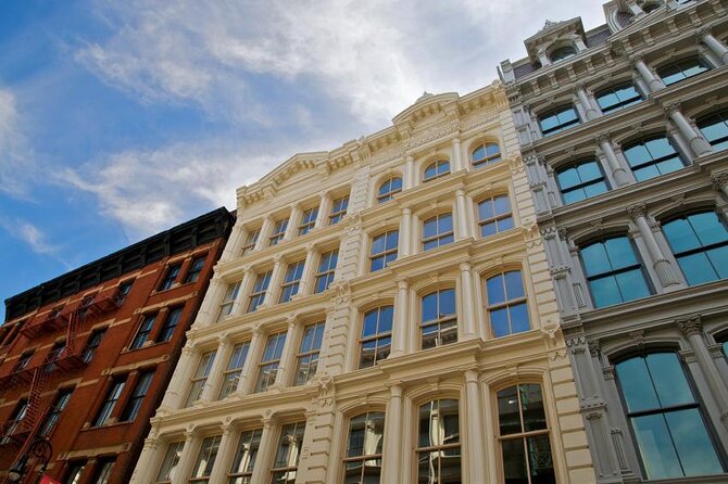 Street art tour at Soho - Why SoHo street art feels different on foot