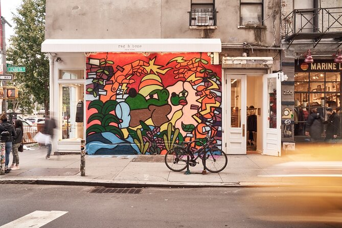 Street art tour at Soho - The 9:00 am rhythm and what two hours really means