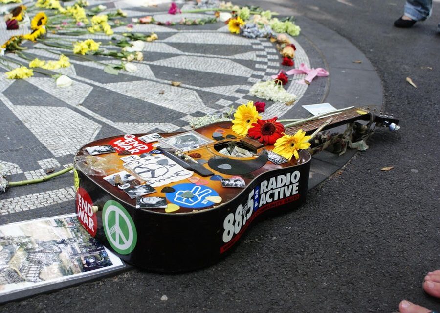The Beatles in NYC Private Walking Tour - The Dakota building and the 1980 assassination stop
