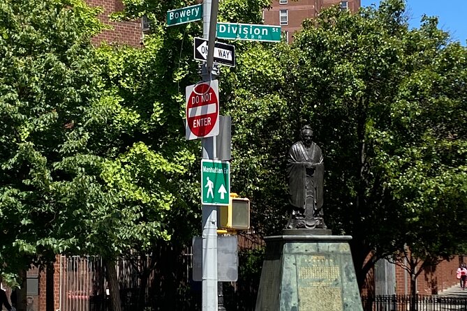 The Bowery Official Historic District Tour - Manhattan Bridge area: diamond district echoes and old theaters