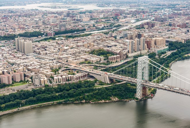 The Manhattan Helicopter Tour of New York - Ground crew, lockers, and the photo reality on the ramp
