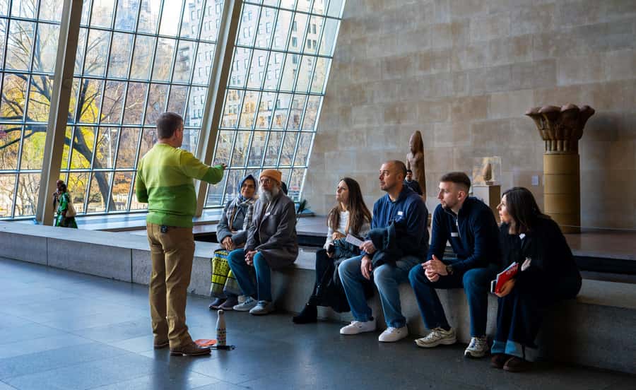 The Met Museum Guided Tour with Skip-the-Line Entry - Entering the Met: Meeting Point and First-20-Minute Setup