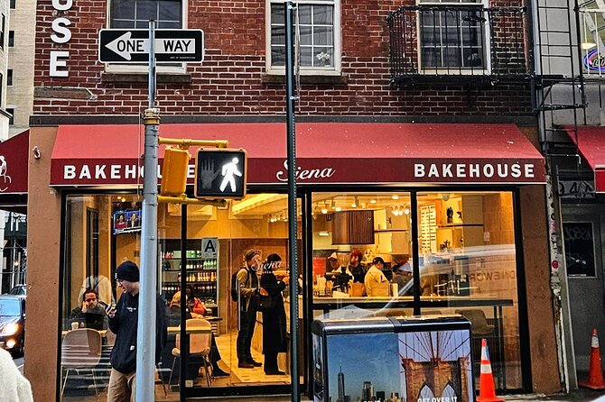 The Outlaws Who Built NYC: Financial District Tour - Tips to get more from the route (without slowing the group)