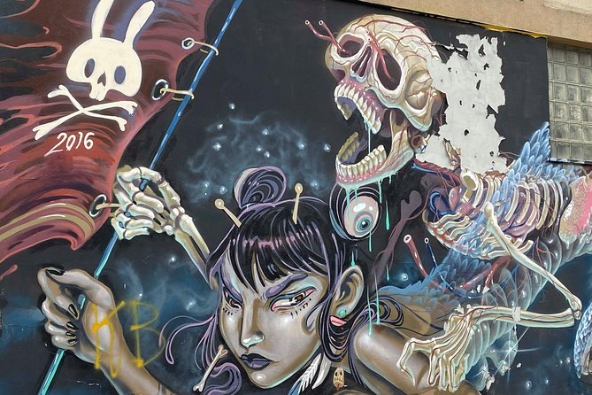 Tour of Contrasts in Italian - Brooklyn stops: Williamsburg communities, Bushwick street art, and an end back in Midtown
