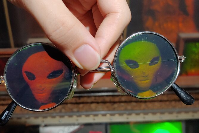 Tour of Dr. Laser's Holographic Studios and Laser Lab - Who Should Book This Tour (and Who Might Not)