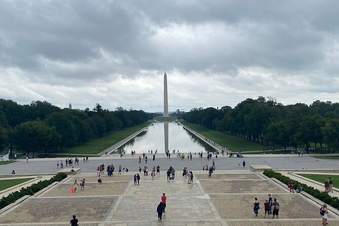 Tour to Washington from New York in Spanish - Lincoln Memorial and the war memorial walk at the reflecting pool