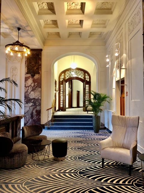 Unveiling New York City's Most Breathtaking Lobbies - Modern Design in Skyscrapers and Cultural Buildings