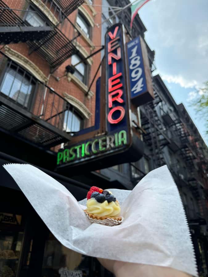Village Nights: Greenwich Village Food Crawl - Stonewall Inn: A Guided Photo Stop with City Significance