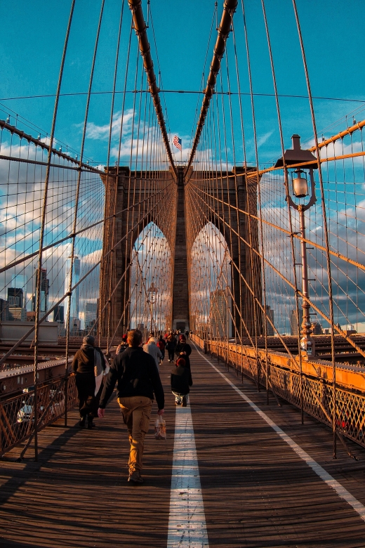 Vip Contrasts in Spanish / Contrastes Vip de Nueva York - Whistestone Bridge to Malba: crossing into Queens the practical way