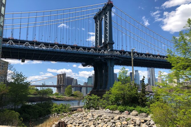 Walking tour in Manhattan Brooklyn Bridge and Waterfront - DUMBO under the Manhattan Bridge: warehouse streets and that iconic photo angle