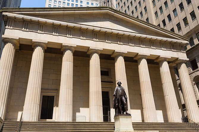 Wall Street and Lower Manhattan, New York History Walking Tour - Bowling Green and the Charging Bull Moment