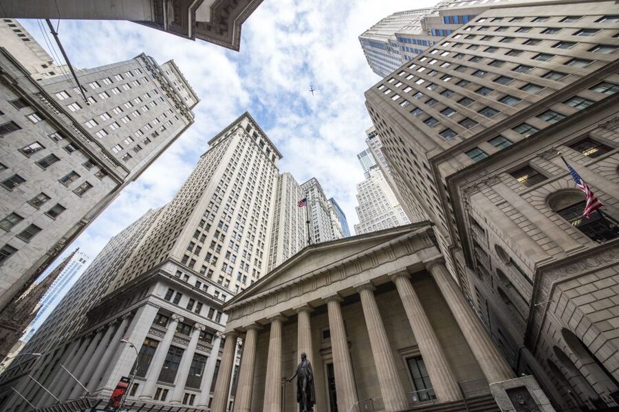 Wall Street Insider Tour with a Finance Professional - The Financial District walk: NYSE area, Goldman Sachs, Deutsche Bank, and the Federal Reserve