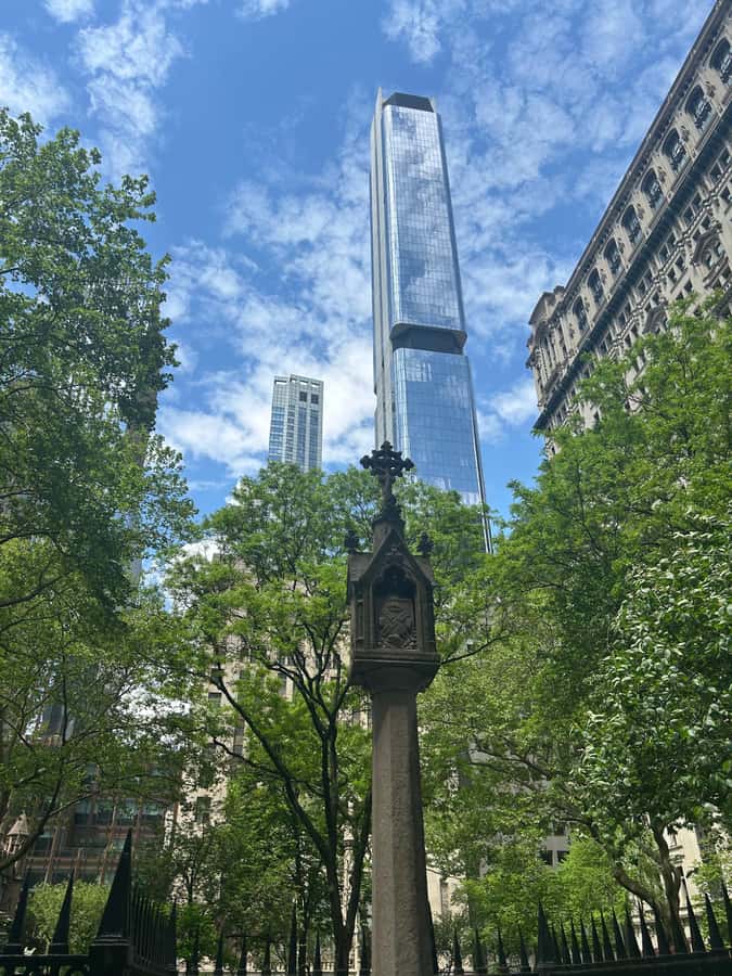 Wall Street: The birth place of NYC in French/English tour - Meeting at the Ipic Theater and walking the East-to-West route