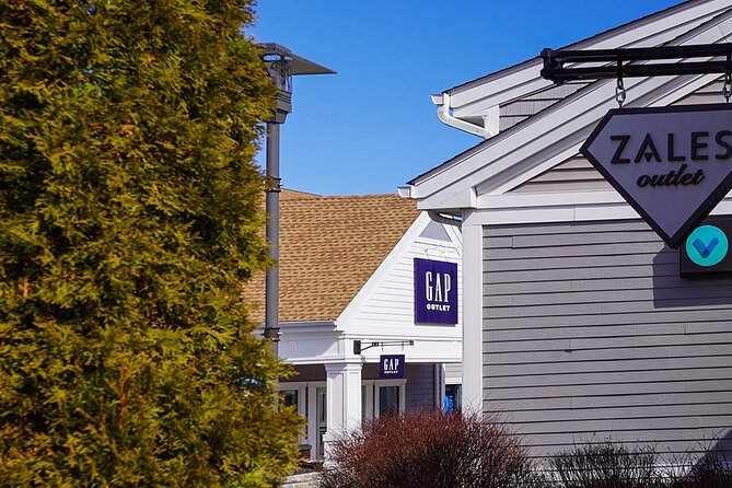 Woodbury Common Premium Outlets Shopping Tour from Midtown - Who should book this trip (and who might not)